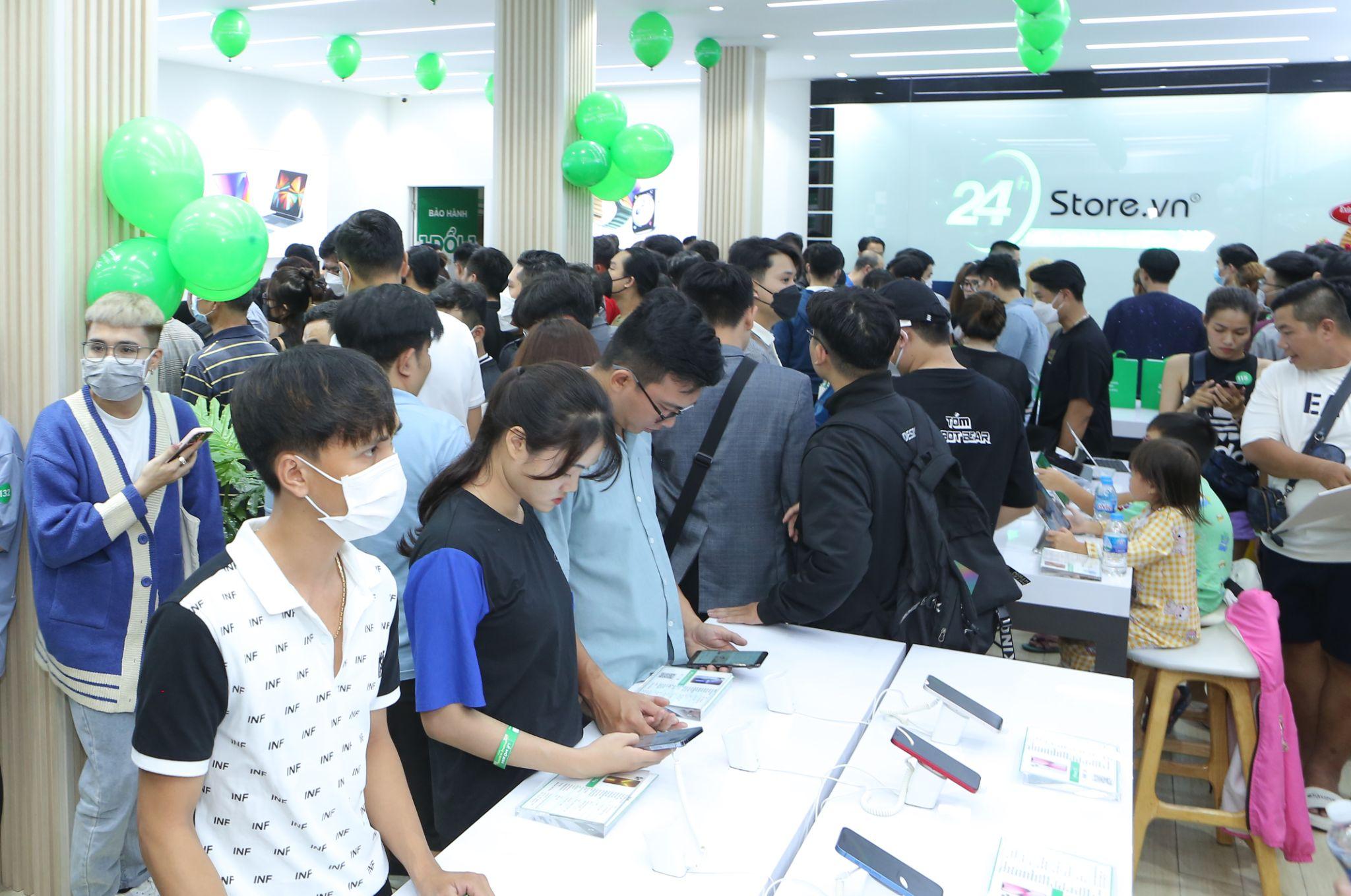 Chương trình khuyến mãi lần này của 24hStore là dịp hiếm hoi để bạn tậu siêu phẩm công nghệ với giá kịch sàn và nhận ngàn ưu đãi xịn.