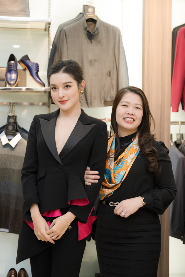 Việt Anh diện veston lịch lãm sánh đôi bên "tình tin đồn" Quỳnh Nga - 6