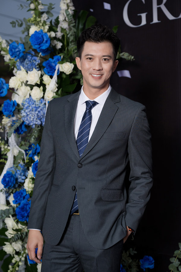 Nam diễn viên Hà Việt Dũng bày tỏ tình yêu với suit.