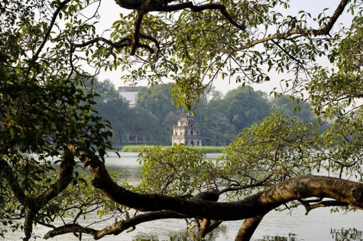 Hồ Gươm là khởi nguồn sáng tạo của thơ ca, nghệ sỹ nhiếp ảnh và là điểm đến của du khách muôn phương. Tháp Rùa như biểu tượng tâm điểm của Thủ đô Hà Nội, nơi in đậm dấu tích chứa đựng thăng trầm của lịch sử