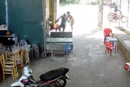 Pháp luật - CLIP: Cướp trùm đầu liều lĩnh xông vào nhà dân gây án