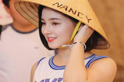 ”Thiên thần lai đẹp nhất Hàn Quốc” có vẻ đẹp đầy đặn, nổi bật mỗi khi đến Việt Nam