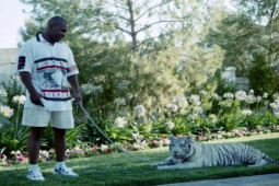 Thể thao - Dựng tóc gáy: Cô bé lẻn vào vườn "thăm" hổ dữ của Mike Tyson