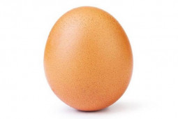 Thế giới - Vì sao trước khi có ảnh Messi giơ cúp, bức ảnh quả trứng “thống trị” Instagram suốt 2 năm?