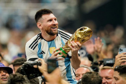 Bóng đá - Tranh cãi Messi vô địch World Cup không vĩ đại nhất lịch sử, Ronaldo hạng mấy?