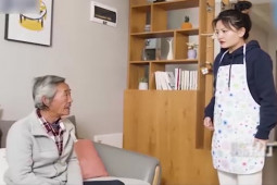 Clip hài hước - Con dâu có hành động khó tin "chinh phục" được bố chồng khó tính