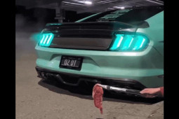 Ô tô - Clip: "Dân chơi" hướng dẫn cách nướng thịt bò bằng siêu xe