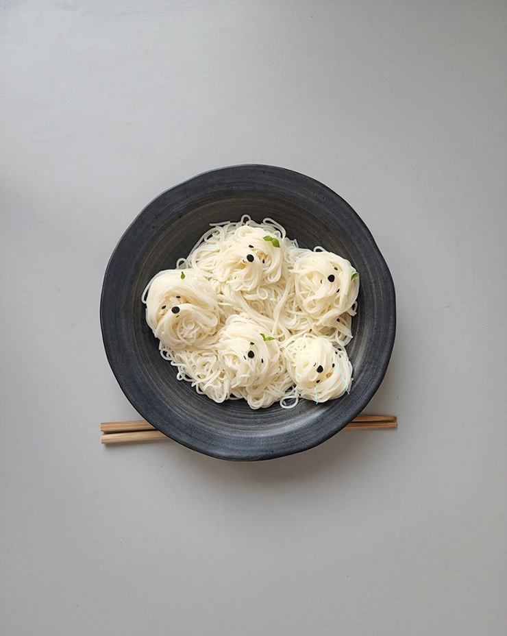 Trên trang Instagram của mình, cô thường xuyên đăng tải những món ăn rất dễ thương, thu hút một lượng lớn fan hâm mộ.
