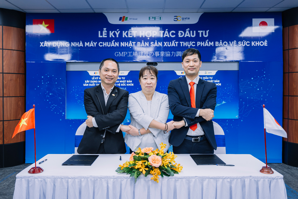 FPT Retail cam kết đầu tư mạnh mẽ vào lĩnh vực dược phẩm và đẩy mạnh tốc độ mở rộng chuỗi nhà thuốc FPT Long Châu trên toàn quốc để mang đến sự tiện lợi cho khách hàng.