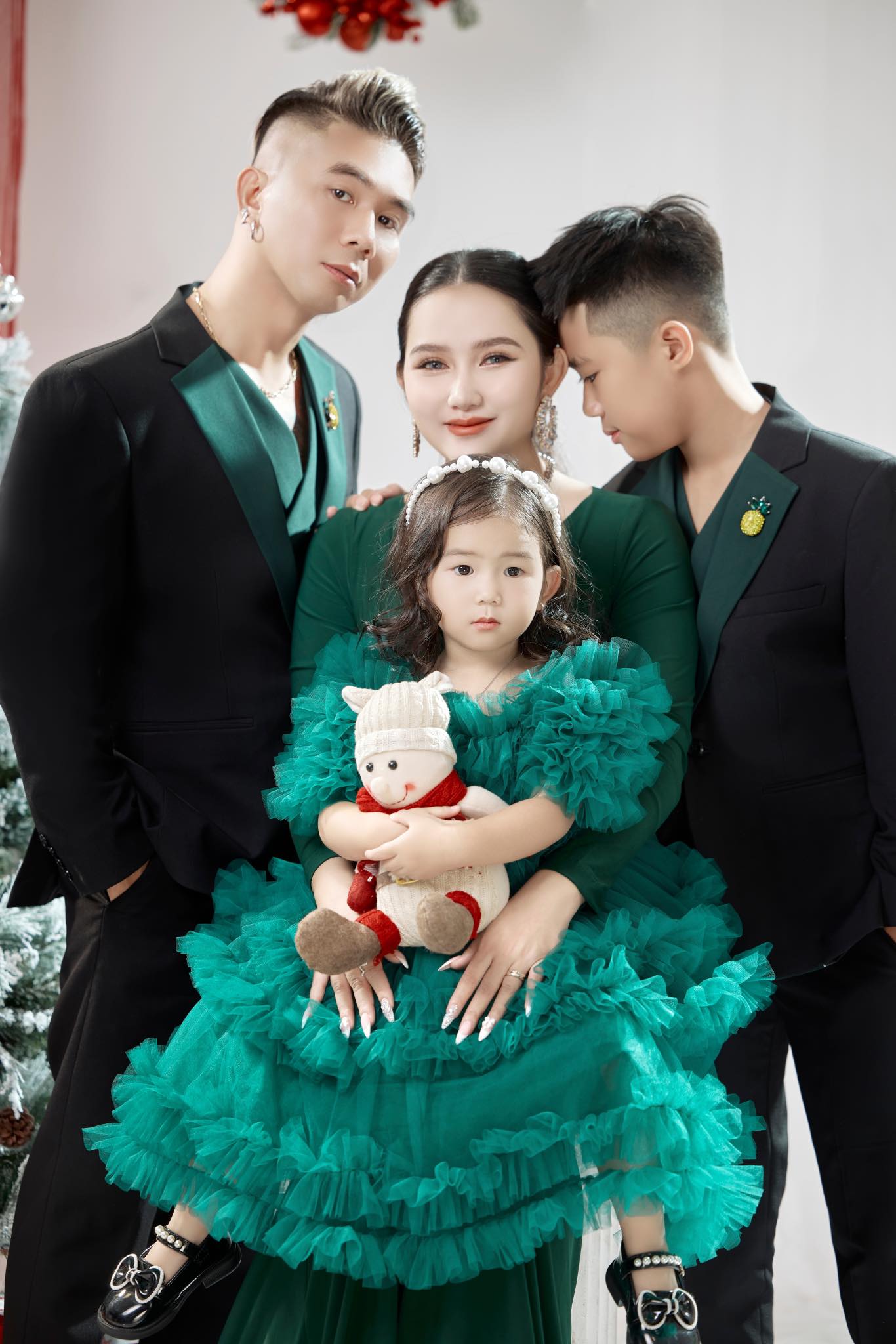 Ảnh gia đình Khánh Đơn - Huỳnh Như hạnh phúc đón Giáng sinh năm 2022