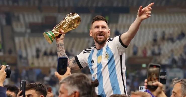 Messi ngự trị trên đỉnh cao danh vọng