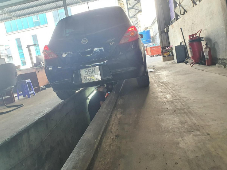 Kiểm định viên thực hiện đúng các quy trình kiểm định. Ảnh: THY NHUNG