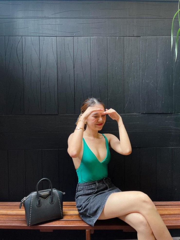 Không chỉ có gương mặt hút hồn, cô nàng cũng có một body "rất này nọ".