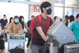 Thị trường - Tiêu dùng - Hình ảnh ''điểm nóng'' sân bay Tân Sơn Nhất trước cao điểm Tết