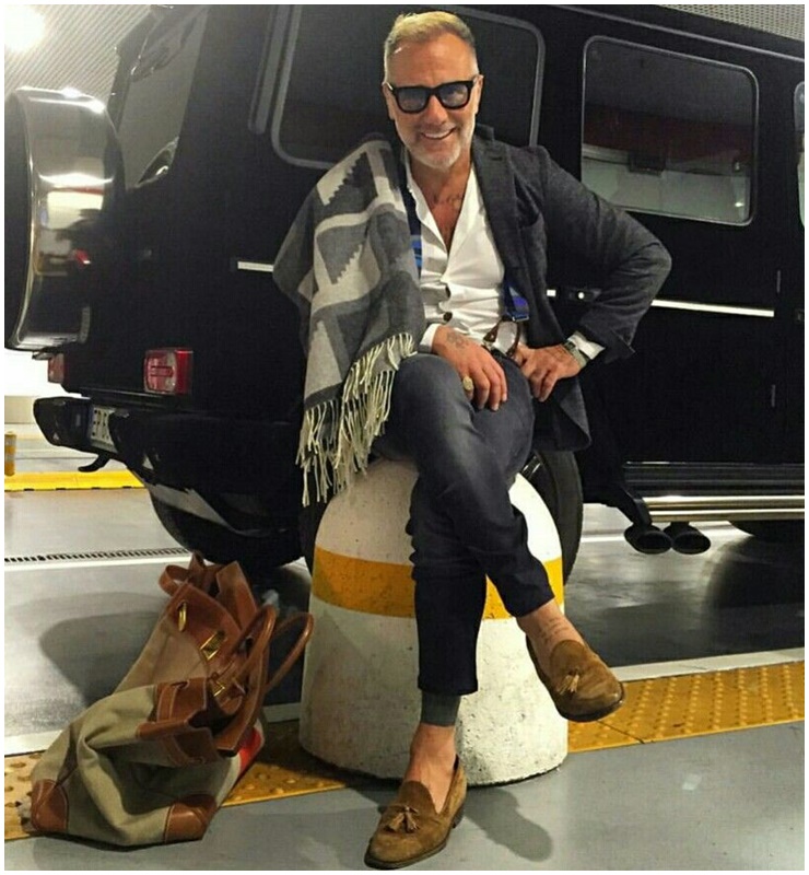 Gianluca Vacchi, 53 tuổi, được mệnh danh là "Người đàn ông chất nhất Instagram" nhờ những bức ảnh khoe độ xa hoa giàu có cùng gu thời trang đẳng cấp. 
