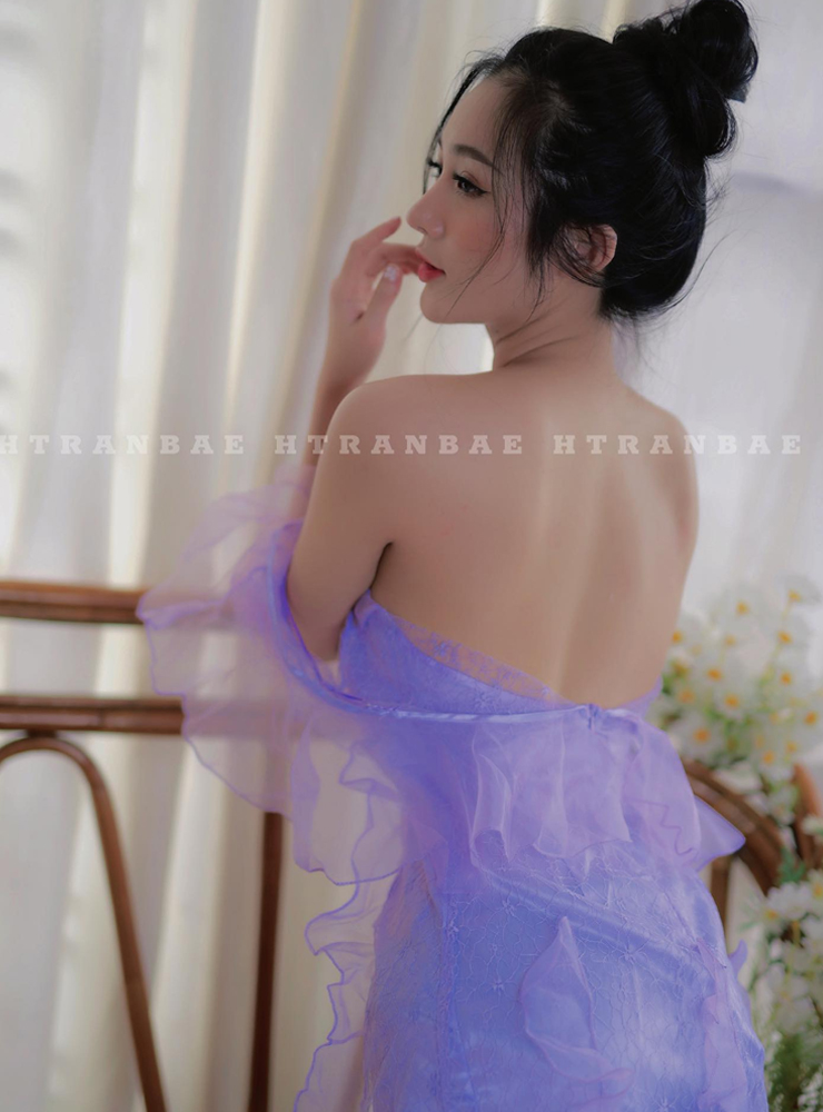 Huyền Trân sở hữu chiều&nbsp;cao 1m67, nặng 54kg, số đo:&nbsp;84-63-103 (cm).
