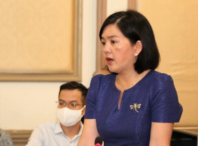 Bà Nguyễn Võ Minh Thư báo cáo tại buổi làm việc. Ảnh: Ngô Tùng
