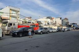 Tin tức trong ngày - Dậy từ 3 giờ sáng để đi kiểm định xe ô tô tại TP.HCM