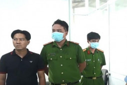 Tin tức trong ngày - Video: Giây phút cảnh sát ập vào các trung tâm đăng kiểm ở Củ Chi, Bình Tân, Long An