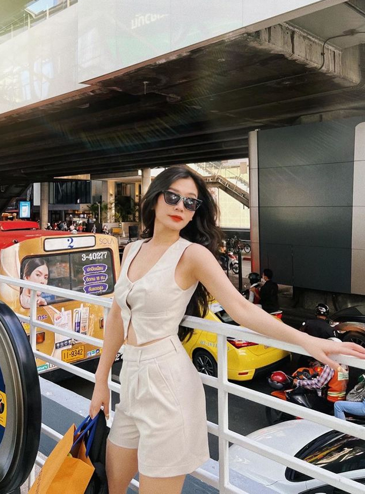 Mặc dù yêu thích bộ môn đấm đá như đàn ông nhưng&nbsp;Chù Disturbia vẫn sở hữu đường cong mềm mại, gợi cảm.
