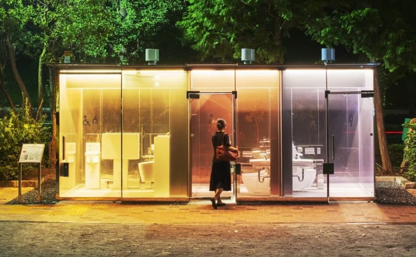 Một nhà vệ sinh hiện đại ở Nhật Bản với thiết kế "kính thông minh". Ảnh: Nippon Foundation