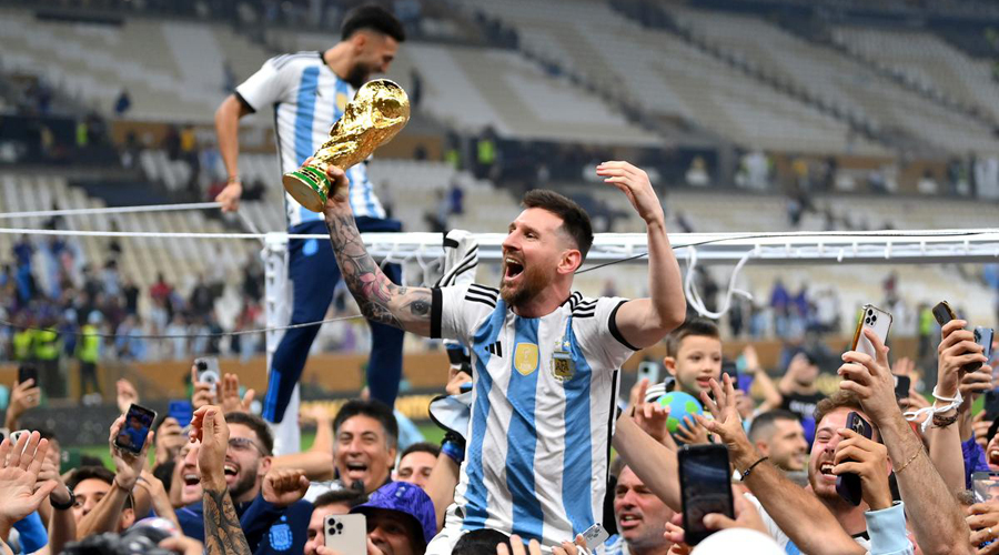 Messi vô địch World Cup: “Chúa tể của những trái bóng” - 19