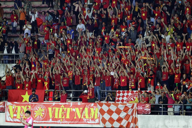 ĐT Việt Nam đại thắng 6 bàn, thầy Park vẫn lo: Quang Hải chấn thương ra sao? - 1