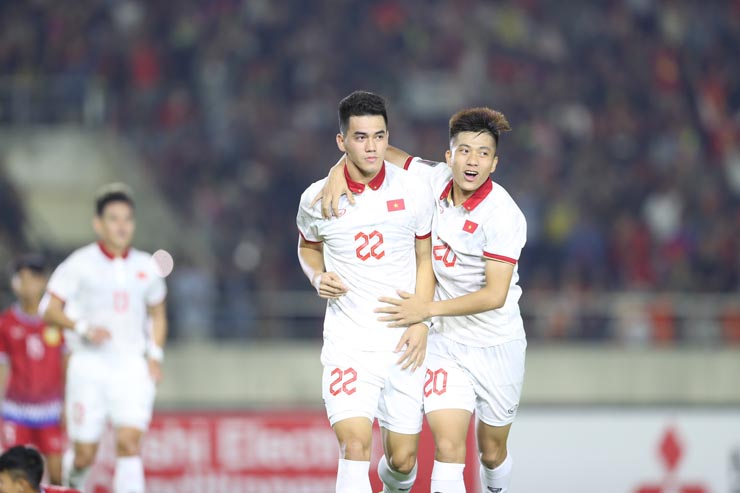 Trực tiếp bóng đá Lào - Việt Nam: Văn Thanh ấn định chiến thắng đậm đà (AFF Cup) - 10