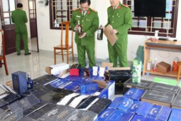 Pháp luật - Bất ngờ với lai lịch của gần 1.000 chai rượu Chivas Regal ngụy trang tinh vi