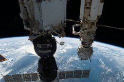 Nga tìm ra lỗ thủng tàu vũ trụ Soyuz, trả lời về tình trạng các phi hành gia