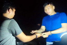 Tin tức trong ngày - Khách du lịch "bụi" bị trấn lột ở hồ Trị An: Muốn ngồi chơi, phải nộp "tiền bãi"