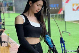 Thời trang - 2 cô gái Việt hút mọi sự chú ý khi diện đồ ngắn tôn chiều cao 1m70, 1m75