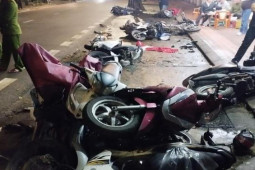 Tin tức trong ngày - Tin tức 24h qua: Sau khi tông 8 xe máy nằm la liệt ở Thừa Thiên Huế, tài xế vẫn không hay biết