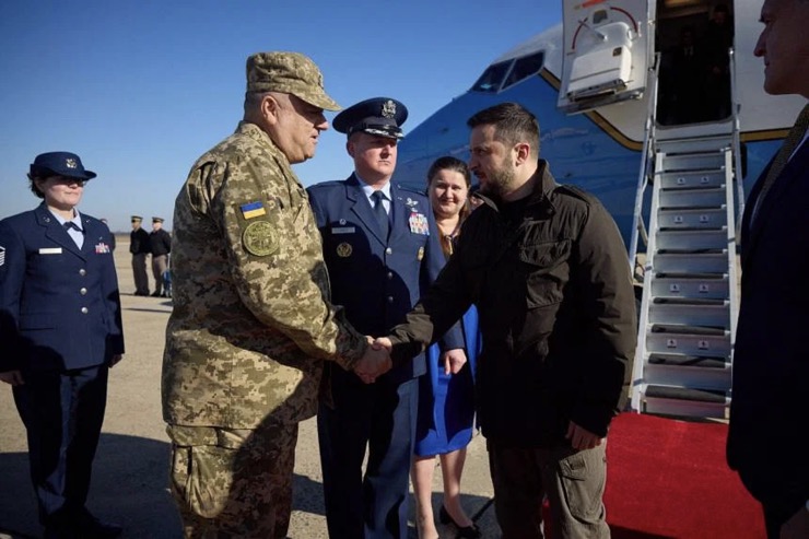 Chi tiết hành trình dài tới Mỹ của Tổng thống Ukraine Zelensky - 1