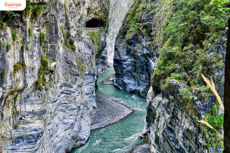 Vẻ đẹp ấn tượng của những vách đá cẩm thạch tại Taroko