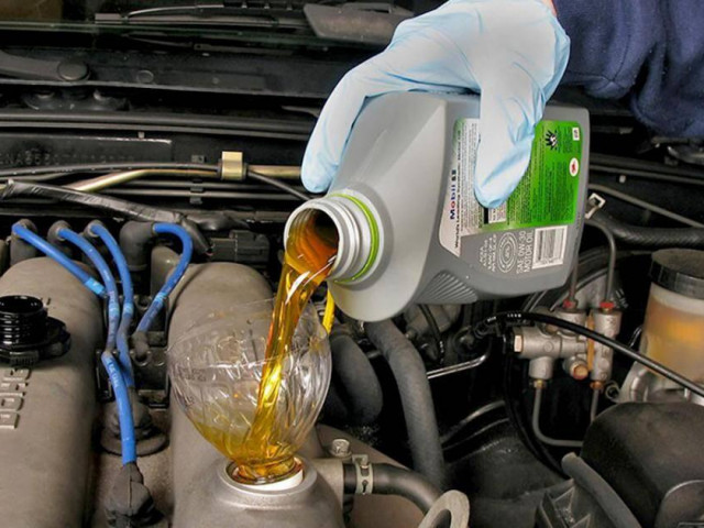 Tư vấn - Ô tô đi ít có cần thay dầu động cơ đúng lịch?