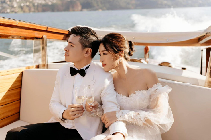 Tấm ảnh đầu tiên rõ mặt nửa kia Hoa hậu Đỗ Mỹ Linh đăng tải trên trang cá nhân. Ảnh: FBNV.