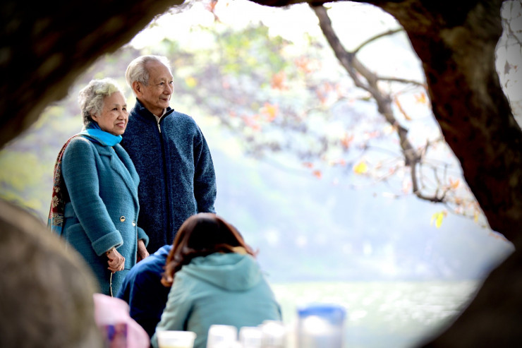 Khung cảnh Hà Nội và đặc biệt là quanh hồ Gươm lại khoác lên mình vẻ thơ mộng và cổ kính, một hình ảnh khó quên trong tâm trí những người sinh ra hoặc đã từng đến đây.