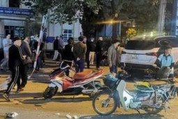 Tin tức trong ngày - Ô tô "điên" gây tai nạn liên hoàn khiến 5 người thương vong