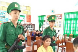 Pháp luật - Vợ gửi ma túy ra tàu cá cho chồng sử dụng