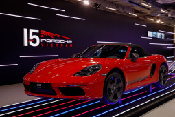 Porsche kỷ niệm 15 năm có mặt ở thị trường Việt Nam