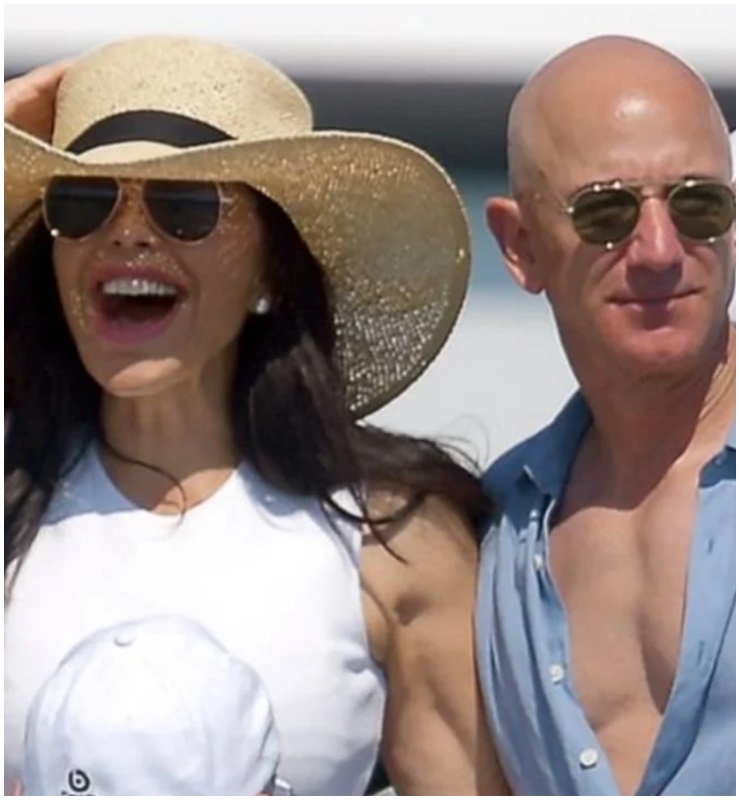 Kể từ khi có bạn gái mới, ông Jeff Bezos tích cực “lộ hàng” hơn để cho thấy thân hình tràn đầy sinh lực của mình.
