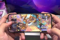 Thời trang Hi-tech - iPhone 14 Pro bất ngờ bị chiếc điện thoại này cho... "hít khói"