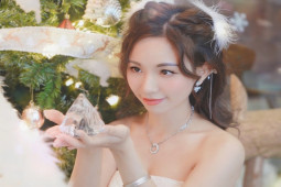 Phim - Á khôi 9x đa tài Nghiêm Hoàng Diễm Anh đẹp tựa công chúa tuyết trong bộ ảnh Noel