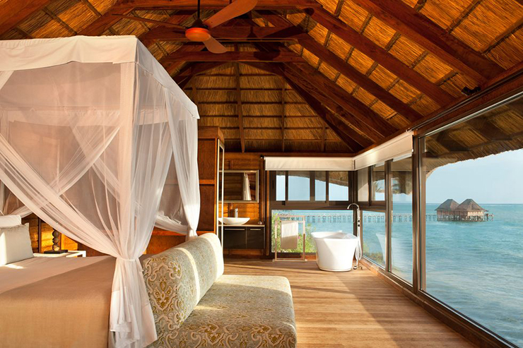 Khách sạn Meliá Zanzibar, Tanzania từ lâu được ví như chốn nghĩ dưỡng thiên đường, là nơi mơ ước của nhiều người. Bạn sẽ thức dậy trên một chiếc giường sang trọng, phía trước là biển và bầu trời. Trong phòng lúc nào cũng thoang thoảng hương thơm của đinh hương và vani.
