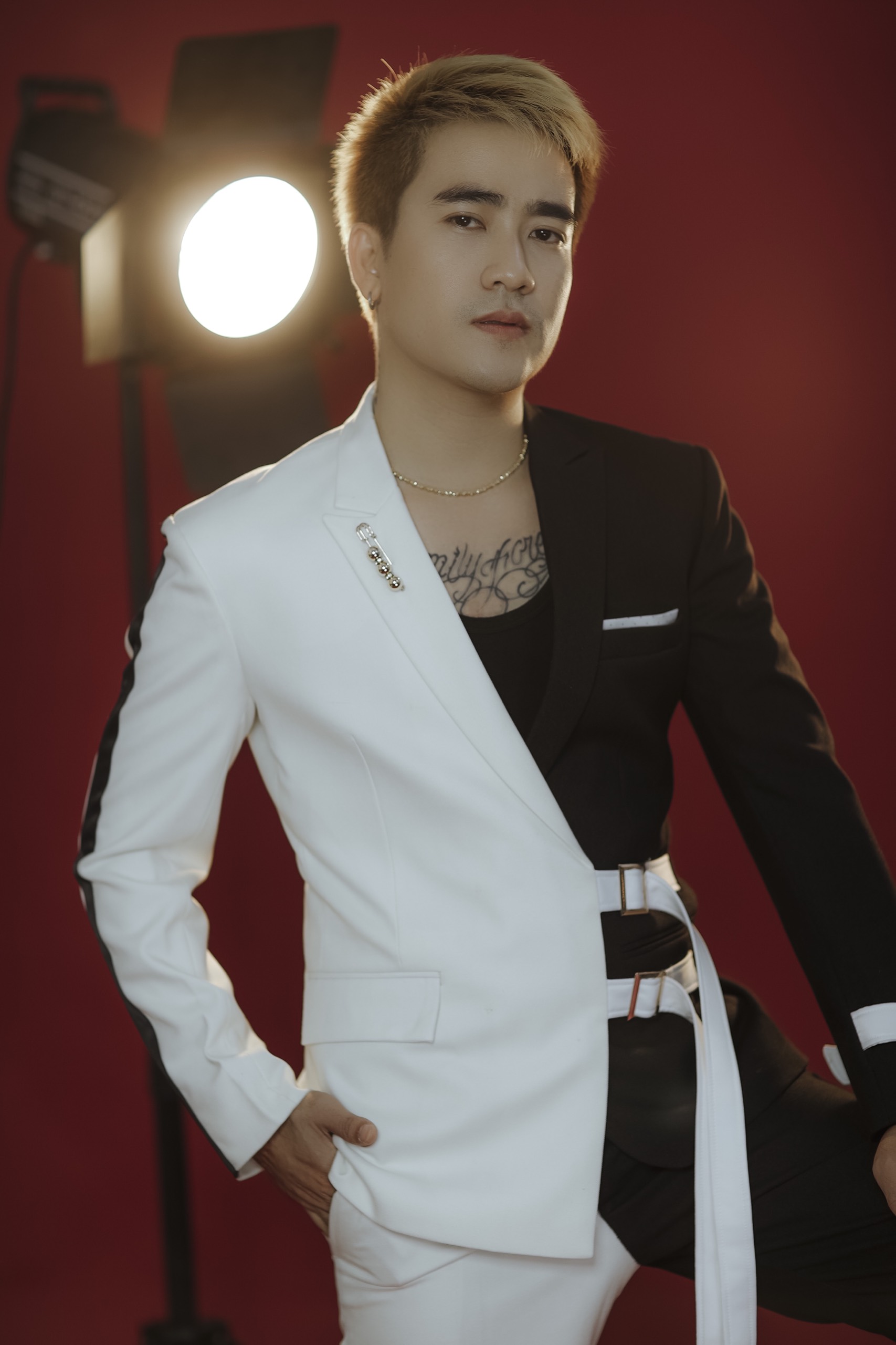 Ca sĩ Đường Hưng: “Không có hoàn cảnh nào tuyệt vọng, chỉ có con người tuyệt vọng vì hoàn cảnh” - 1