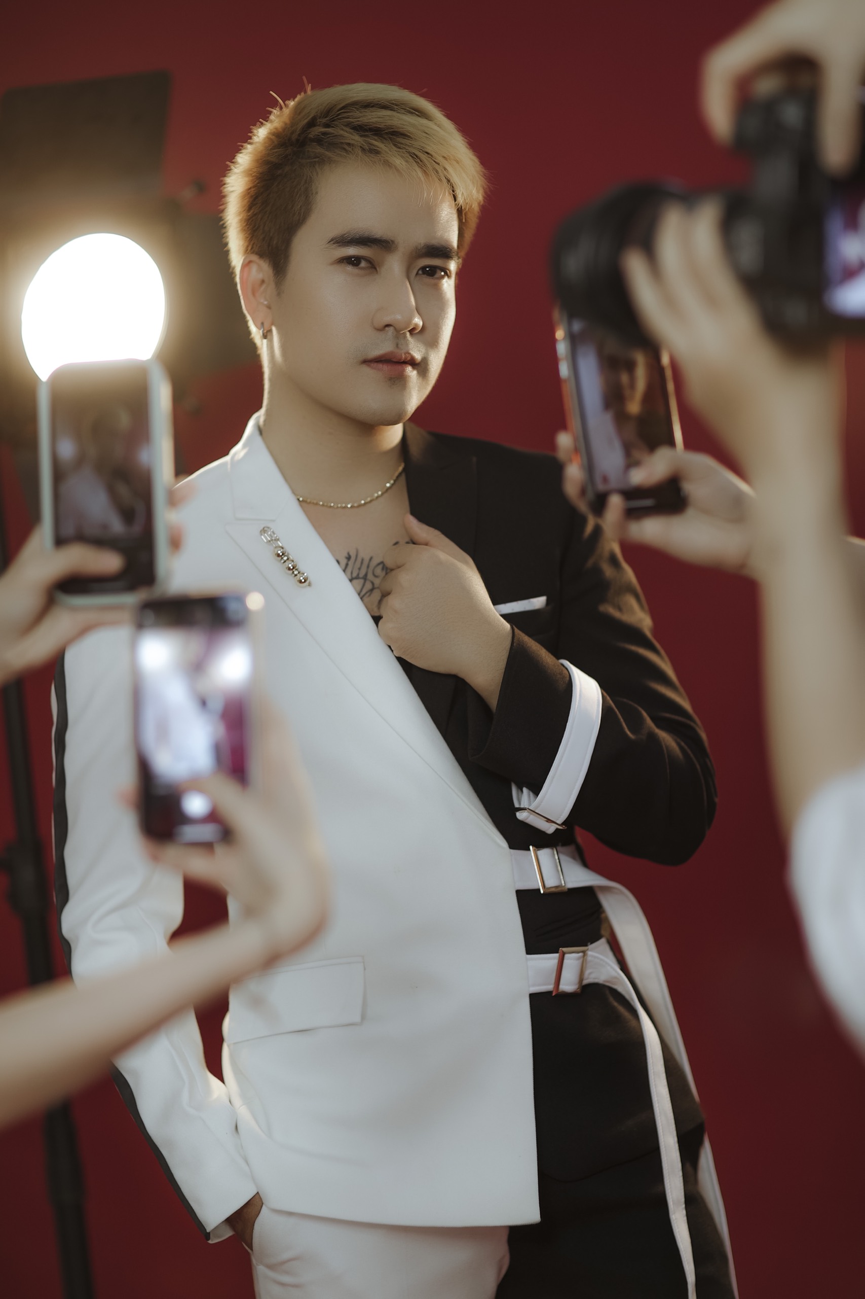 Ca sĩ Đường Hưng rất vất vả thuở mới vào nghề.