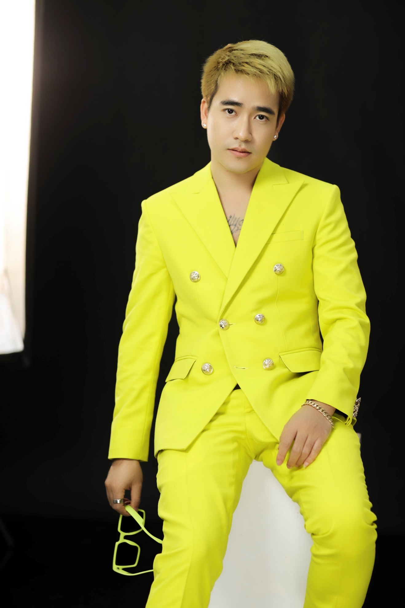 Dù chặng đường phía trước còn muôn vàn khó khăn nhưng nam ca sĩ vẫn luôn nỗ lực vượt qua.