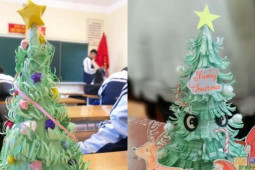 Lớp học sinh động với cây thông từ giấy màu, ghế nhựa, có cả... phương trình Hóa học