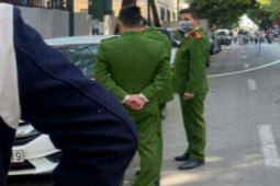 Pháp luật - Trung tá công an bị đâm tử vong khi đang đi bộ trên phố Tràng Thi